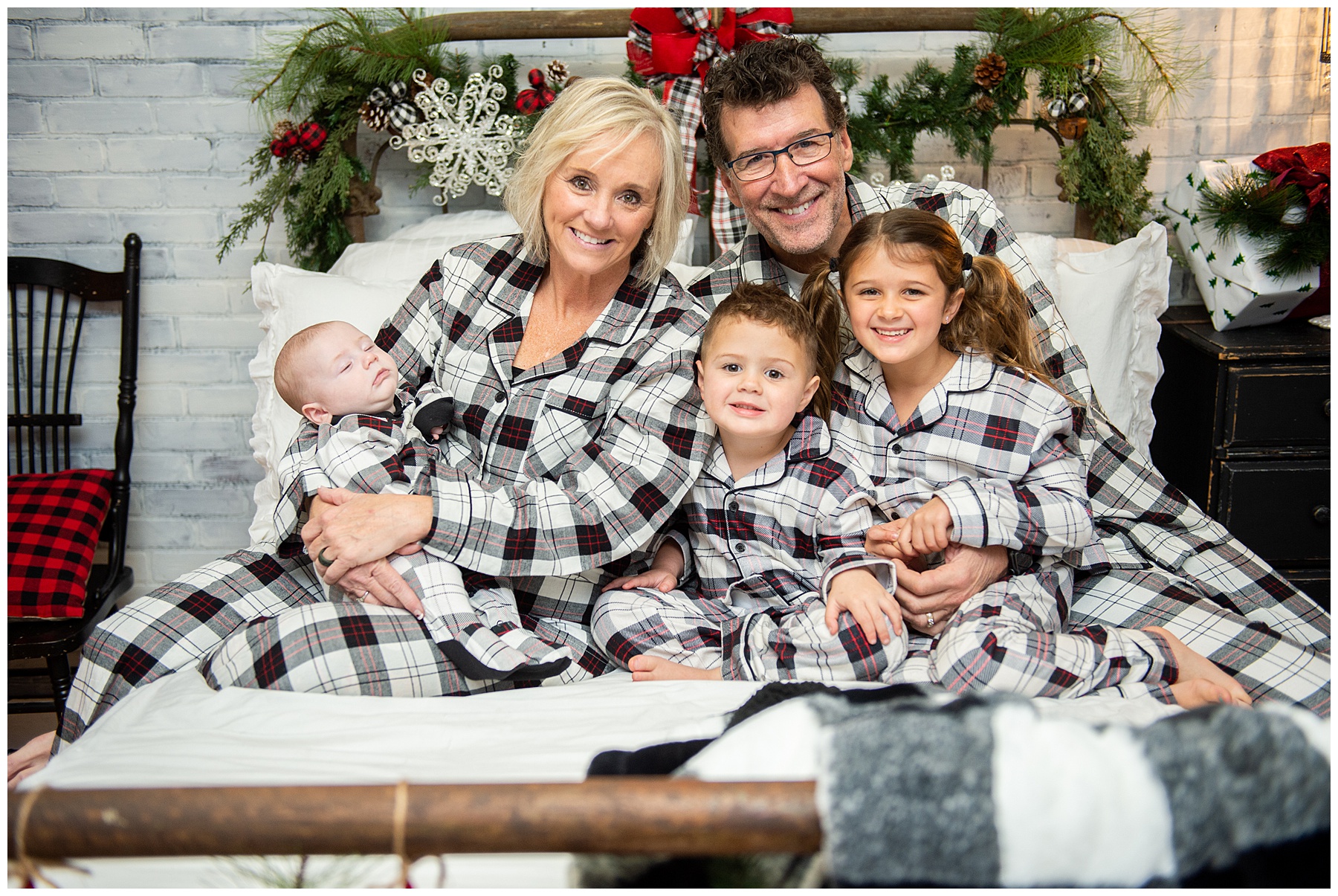Chris Stephens and wife cuddling with grandchildren during holiday family photo session