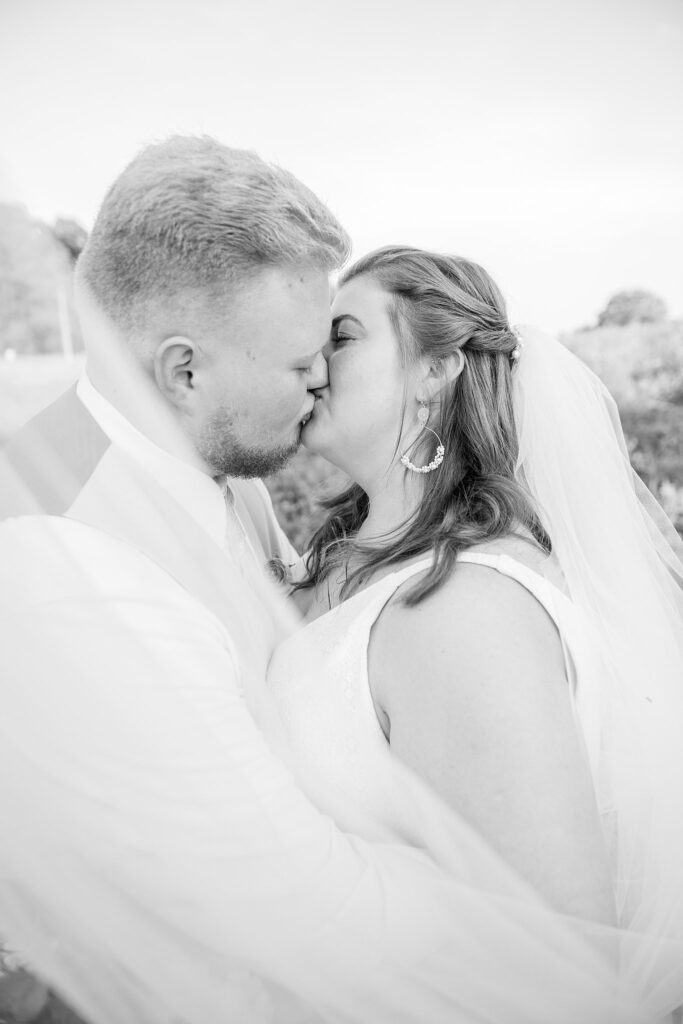 bride and groom kiss at morristown tn wedding
